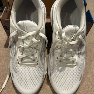 Brooks White Athletic Sneakers